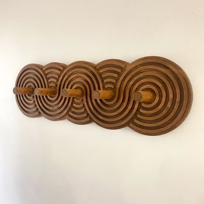 Handgemaakte Mid Century Modern Walnut Coat Rack voor jassen Hoeden en tassen in de woonkamer