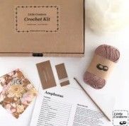 Kleine grootte haakjes voor het maken van een trui geschenkpakket en kleurrijke kant garens