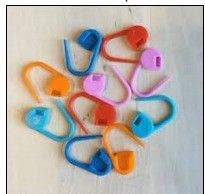 Kleine grootte haakjes voor het maken van een trui geschenkpakket en kleurrijke kant garens