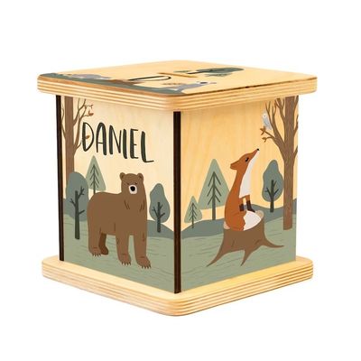Houten piggy bank in eenvoudige kleur met aanpasbaar bosdierenontwerp