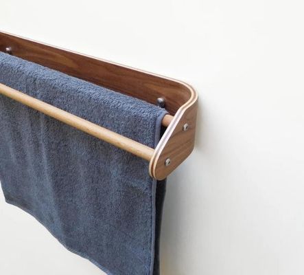 Op maat gemaakte houten dubbele handdoekbalk Wandmontage baddoekrek voor het vasthouden van keukenapparatuur