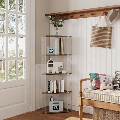 Verscheidene stoelen Boekenkast met acryl en houten hoek schappen
