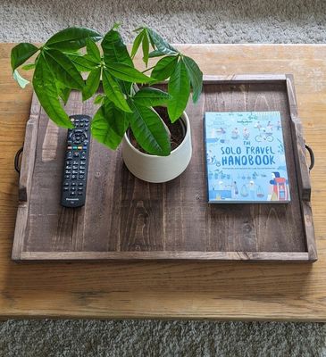 Op maat gegraveerde houten servietbak Rustieke stijl voor koffietafel display en bekkenhouder