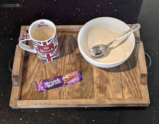 Op maat gegraveerde houten servietbak Rustieke stijl voor koffietafel display en bekkenhouder