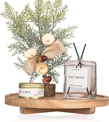 Kleine houten bak voetstuk staan voor decoratieve houten stijger in de keuken zeep schotel houder