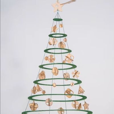 Creëer een feestelijke sfeer met onze houten Alberello kerstboom aangepaste logo