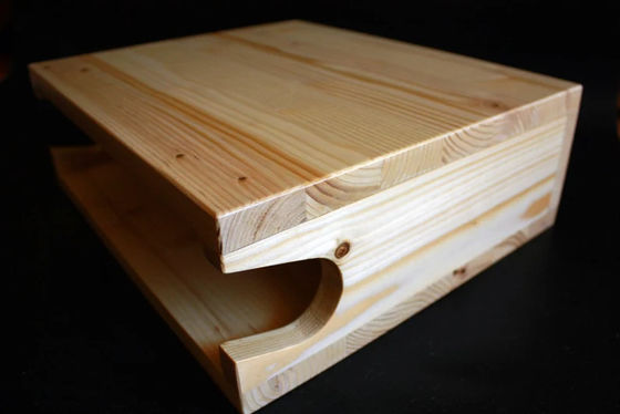 Houten fietswandhanger met aangepast logo fietshouder stand en plank