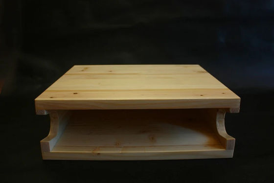 Houten fietswandhanger met aangepast logo fietshouder stand en plank