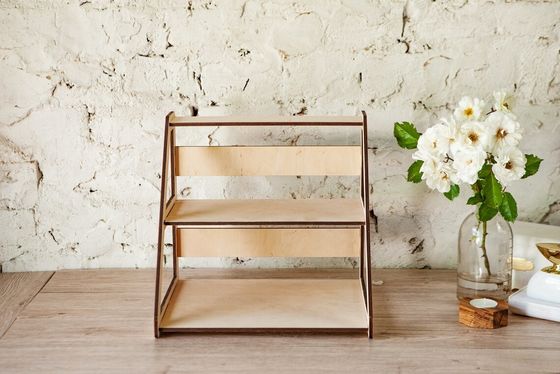 Hout 3-tier Retail Table Display Stand met schappen voor sieraden Gratis monsterafgift