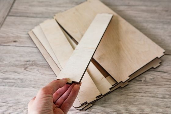 Hout 3-tier Retail Table Display Stand met schappen voor sieraden Gratis monsterafgift