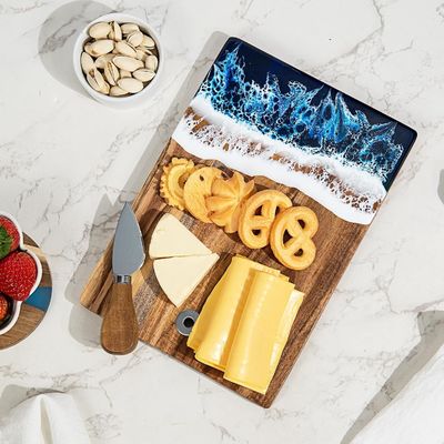 Gepersonaliseerd Patroon Acacia Hout Epoxy Hars Charcuterie Board voor het serveren van voedsel