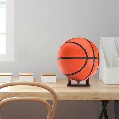 Solid Wood Custom Logo Ball Display Stand voor voetbal Basketbal Voetbal Volleybal