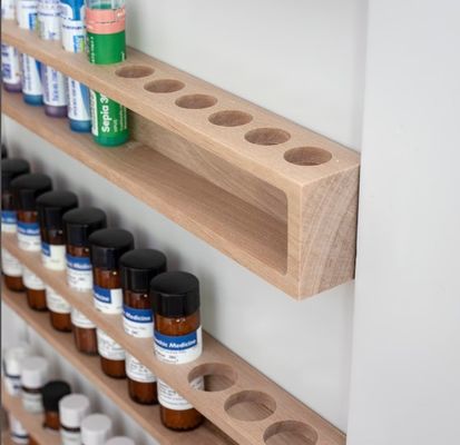 Gepersonaliseerd logoontwerp Wand gemonteerd massief berkkas met multifunctioneel ontwerp