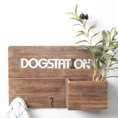 Zwarte moderne decoratie Houten vierkante kubus Drijvende muurplank met aangepast logo
