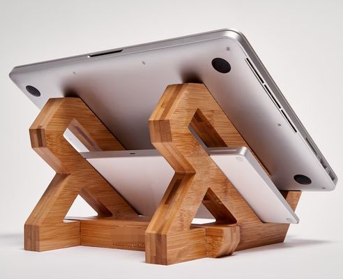 Verstelbare bamboe laptoptrack voor notebooks en laptops in een handig ontwerp