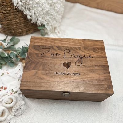 Houten doosje voor herinneringen voor baby's handgemaakte walnoot gepersonaliseerd cadeau voor de herinneringen van baby's