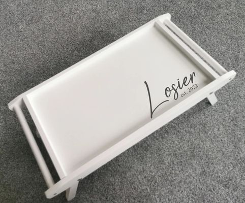 Vierkant ontbijt in bedde met opvouwbare benen bespaart ruimte en geniet van gepersonaliseerde snacks