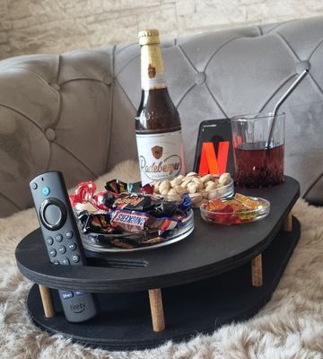 202406 Zwarte bar met vier glazen schalen