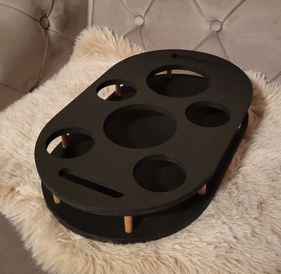 202406 Zwarte bar met vier glazen schalen