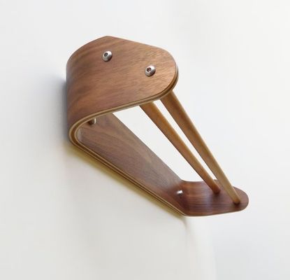 Op maat gemaakte houten dubbele handdoekbar Moderne badhanddoekrek met muur gemonteerd houten plank