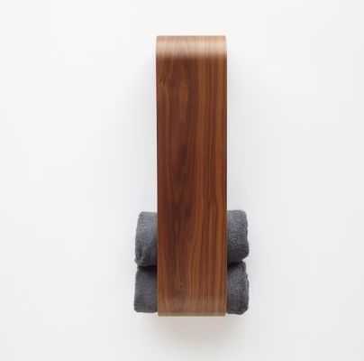 Organiseer uw badkamer moeiteloos met een aan de muur gemonteerde houten douchetoiletstand