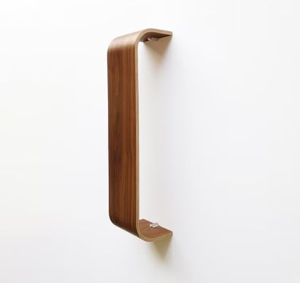 Organiseer uw badkamer moeiteloos met een aan de muur gemonteerde houten douchetoiletstand