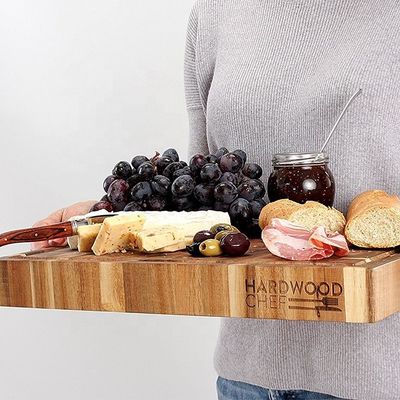 Een handig keuken snijplank met houder