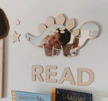 Gepersonaliseerd logo houten dinosaurusvormige raam spiegel met houten frame en houten