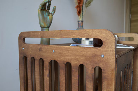 Innenhuis moet ruimte besparen met luxe sloop Houten hondenkist meubilair