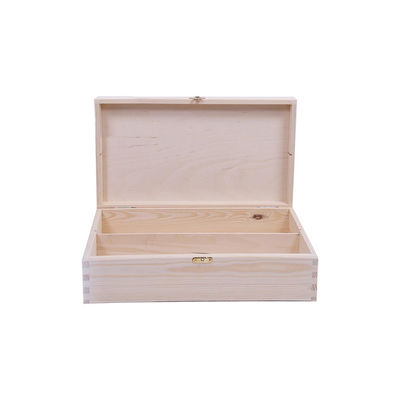 Onvoltooide wijndoos van dennenhout met cadeaupakket 34x20x10 cm aangepast