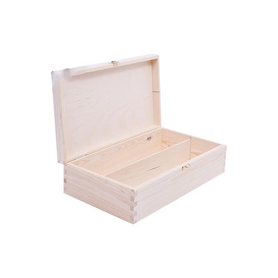 Onvoltooide wijndoos van dennenhout met cadeaupakket 34x20x10 cm aangepast