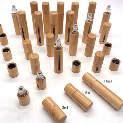 Recyclebaar bamboehout dakraam bedekt met bamboeperlen fles voor parfum/etherische olie