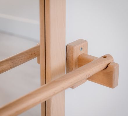 Montessori grote spiegel en lange op te trekken houten bar bespaart ruimte voor Chinese jaar gelegenheid