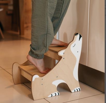 Grote hoeveelheid kinderstoel voor peuters Perfecte hulp in keuken en badkamer