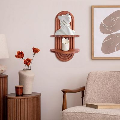 Regenboogboogplank voor muuropslag en drijvende planken op houten muurplank