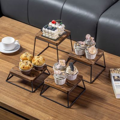 Hoogwaardige Brandhout Zwarte Metaaldraad Vierkante Voedseldisplay Houten pizzeriafdelingen