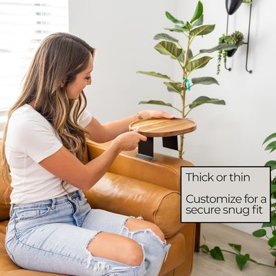 Gepersonaliseerde logo acacia bankbak voor milieuvriendelijke verstelbare houten bank arm tafel