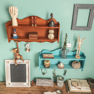 Op maat gemaakte houten sleutelhanger voor planken en postorganisator voor de ingang