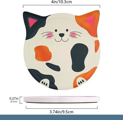 Modern ontworpen keramische onderhoeden in verschillende vormen en kleuren voor tafelversiering