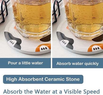 Modern ontworpen keramische onderhoeden in verschillende vormen en kleuren voor tafelversiering