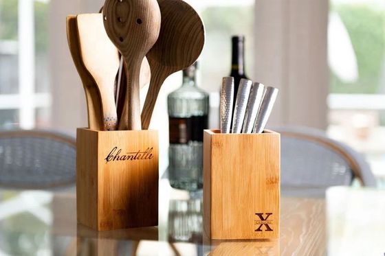 Container voor pen en potloden in moderne houten stijl