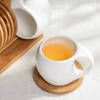 Stocked Six-Piece Ceramic Cup Set met 200 ml capaciteit en Mug Coaster op Bamboo Stand