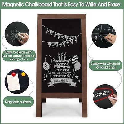 Gebrand hout dubbelzijdig staand kalkbord voor het menu van koffiewinkels en restaurants