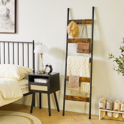 202405 Badkamer dekens Ladders Wand leunende metalen houder Rack met haken en drukwerk verbrand