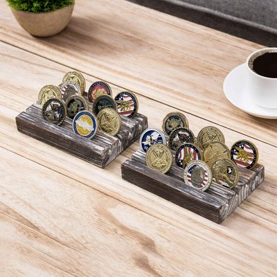 Geverfd Bruin 4 Rijen Brandhout Militaire Uitdaging Munt Display Holder Stand 4x6x1 inch