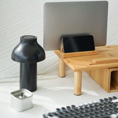 Functioneel ontwerp Bamboe Laptop Stand Holder met verstelbare Dock past bij alle MacBook Multifunctionele