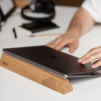 Functioneel ontwerp Houten laptoptand voor Macbook Multifunctioneel en ergonomisch