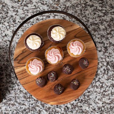 Als uw verzoek 2 Tier houten serverende dienblad met metalen houder cake dessert display