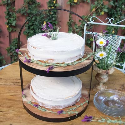 Als uw verzoek 2 Tier houten serverende dienblad met metalen houder cake dessert display