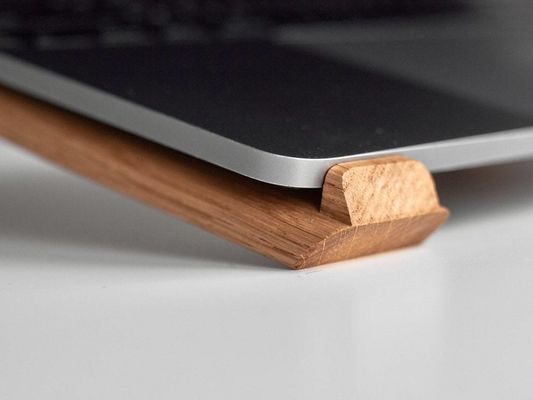 Houten laptopstaand voor woonkamer